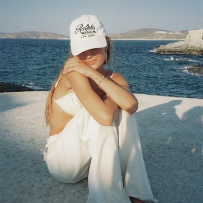 VItzkalli's profile picture. Protecting my peace feels selfish, but it’s survival.