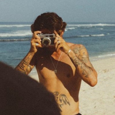 agentbat7shaf's profile picture. I outgrew parts of myself I used to defend.