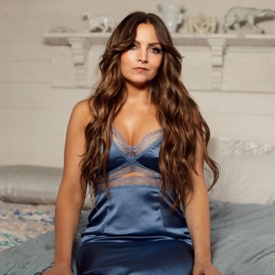 Appalachian songstress born and raised in Eastern Kentucky.