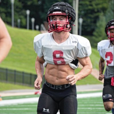 UVA Wise ‘28 I play 🏈5’9 180lb RB 2023 National Rushing Leader https://t.co/KieiZpE7O9🏈2k23, 4.07GPA (NCAA ID# 2209672369 ) (606) 269-5858