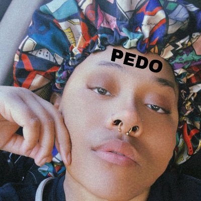 Commentary on how Queeen__Savage is a closeted p3D0 and an alcoholic deadbeat mom