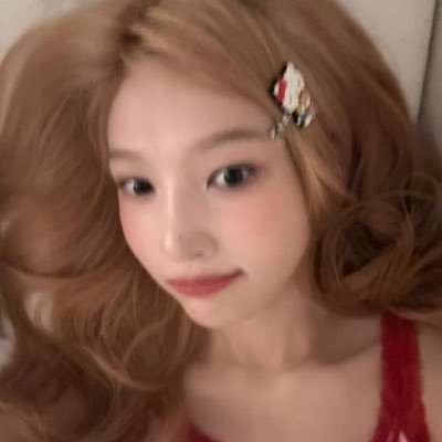 yyveswhore's profile picture. 