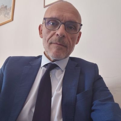 La finanza, lo sport, i libri: mi trovate su @Econopoly24 @juventibus @piano_inclinato e @ilbianconerocom.
Philip Roth sopra tutti.
Milano.
Maratona in 3h34.