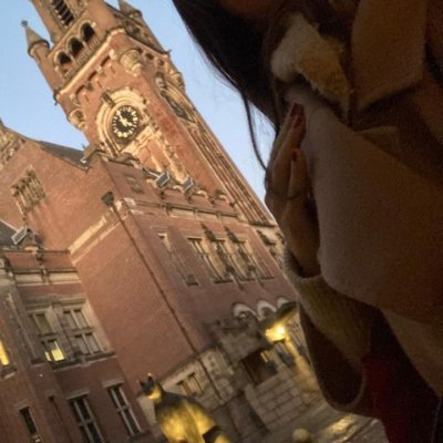 sgnilgnil's profile picture. carried gently by a warm drizzle kissing the earth.