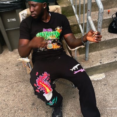 Based in NYC 🗽/🇬🇳 For Bookings and features/Beats⤵️ 📩KillaMoeBookings@gmail.com 🔊KillaMoeBeats@gmail.com #FreeGeebz #BBG #PurpleFlag #E4P 🕊