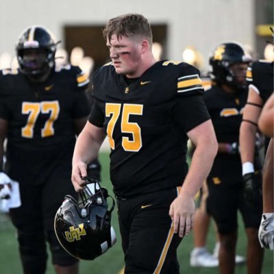 #SoutheastPolkHS Class of 2026|football/Wrestling|6’4 300lbs|OT/DT|Bench300 Deadlift600 Squat530|Email caelroberts07@icloud.com| 515 330 9972 |#75#HOG OF GAME💍