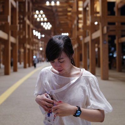 A creator // A professional product designer & housewife // Second-year student of options trading // Building things