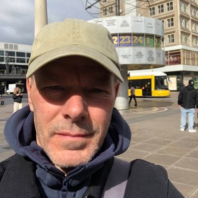 Følger med på samfunn, politikk og kultur, først og fremst Europa, men og andre deler av verden + kanskje litt Liverpool.