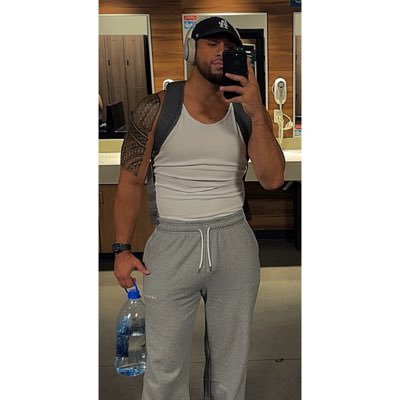 6’1 Tongan 👑, CA born and raised living in LV: IG-itzdavid1990