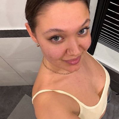 laura6828k's profile picture. Dedicated to truth