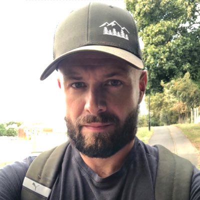 Lifting things & eating well — the rest is extra 🏋️ UK 🇬🇧