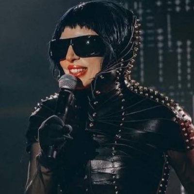 mayh3m1_'s profile picture. heal me