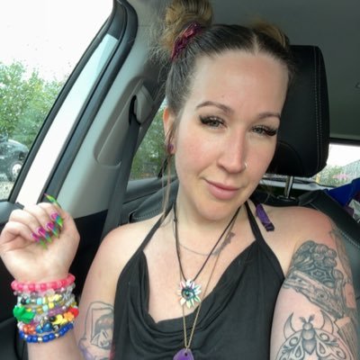Content Creator• Rave Baddie • Shuffler • Psychedelic Princess • Crypto Mommy & Queen: $SYAFJ 👽✌🏻✨🪩⛰️🪐💫🎡