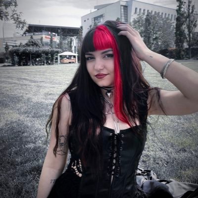 22 years, medicine student, part time pharmacist and wannabe baby streamer on Twitch.