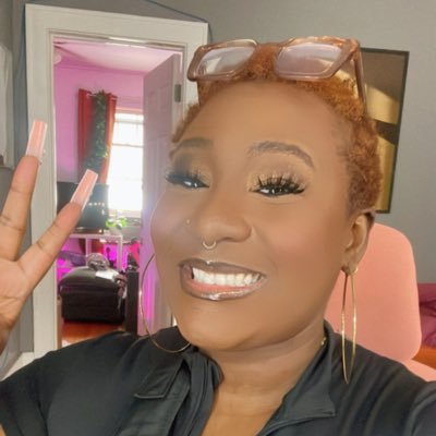 I create spaces, worlds, communities and content. | Founder of @thenoirnetwork || @prettypettypodc | @crowdcontrol Ambassador business@xmiramira.com |