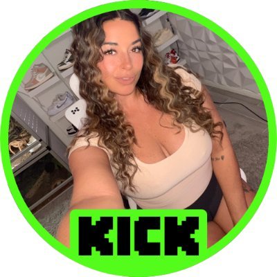 Kick/TIKTOK streamer 💚 Resurgence Queen 👑 GIVEAWAYS EVERY MONTH! 💸 Get me some dubs Daddy 😝 MY LINKS 😉⬇️ https://t.co/PrH6dA2Wb3