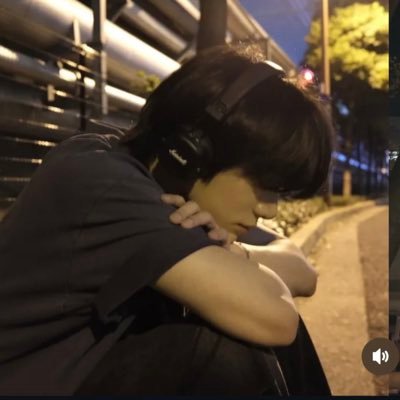 otherevee's profile picture. nineteen !?