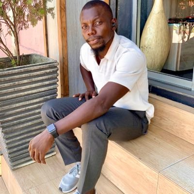 || Vendeur chez Apple || honnête, humble et respectueux || toujours disponible et à l’écoute du client car vous satisfaire est ma priorité 👌🏽|| Chrétien ||