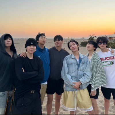 超大人ARMYです☺️皆さんの投稿に、日々バンタンを吸収させてもらってます💜
あまり来れなくなりましたのでフォローはずしていただいてかまいません🤗マイペースに楽しく応援していきます🌙🌕