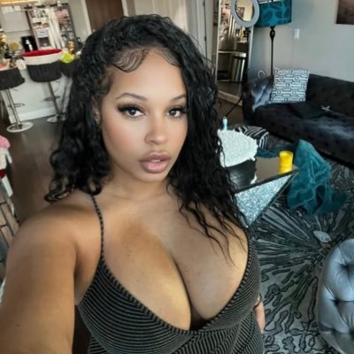 helsabrook's profile picture. living large✨