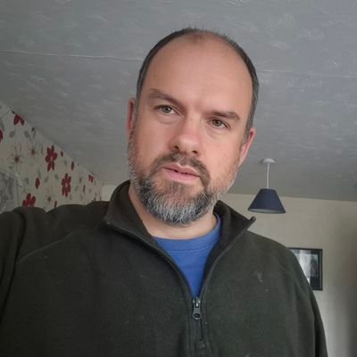 Wednesday. Anti-war leftie. News junkie. Ex martial artist. Ex-Durham. Yorkshire and Derbyshire. Fan of international laws being enforced.
