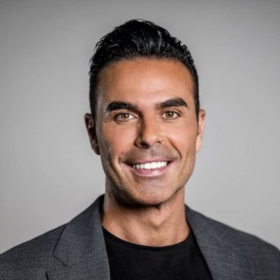 ¡Hola! Me llamo Christian Villar y soy un joven emprendedor enfocado en el sector de inversiones, ya sea en la Bolsa de Valores.