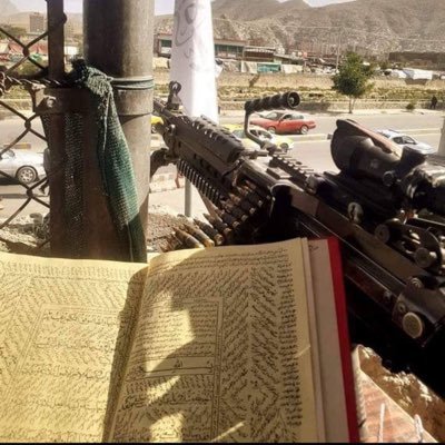 ihatelmadakhila's profile picture. علمُ الحديثِ وسيلةٌ مَقبولة//عند النبي الهاشميِّ محمَّدِ فاشغَلْ به أوقاتَك البِيضَ التي//مُلِّكْتَها، تَشرُفْ بذاك وتسعَدِ