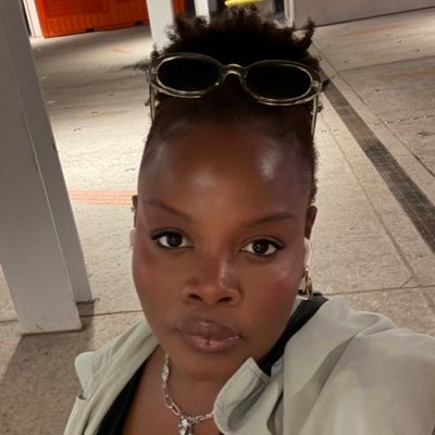• who is she???/where did you find her?! • 🇿🇼 • gemini ☀️ • pop culture connoisseur • (insert job title here) • 🌈 • I’m probably joking. maybe. •