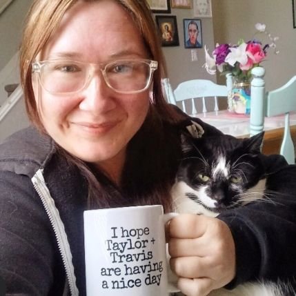 Loves:
Nova Eos 💜
Sidney.Prescatt 🐈⬛
Michael.Meowers 🐈⬛
Reading 📚
Yellowjackets 🐝
Tayvis ❤️
92%er 🏈
Horror Movies🎃
