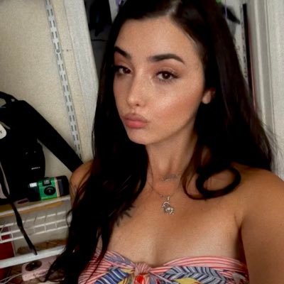 petite pretty and paid 👄✨Sober&Clean♥️Fashion is my passion✨Poetry & literary fiction📚