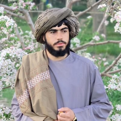 که انسانیت له ژوند څخه لرې شي، ژوند توره صحرا ده.🤍🌺