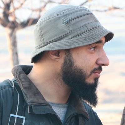 ثائر في ثورة الكرامة السورية مجـاهد في صفوفها دمشقي من غوطتها أعتز بإسلامي وقدوتي .