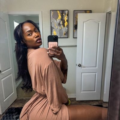 queenerea10's profile picture. FAVORITE BUBBIE😻♥️ IT ALL LOVE FASHIONISTA AND CONTENT CREATOR🍆🎥📥📥