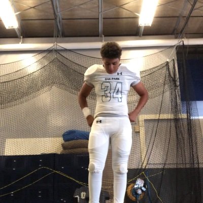 Class of 2029 | Oak Park High School (Kansas City, MO) | 5'10 170lbs | MLB/OLB/RB | Whitakerhaydon46@gmail.com
Phone#: 816-400-5268