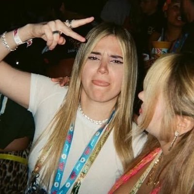 a girl who loves @samyriveratv I’am Batman🦇🦇🕷️🕷️ creo que rivers me odia por decirle macaco 😔