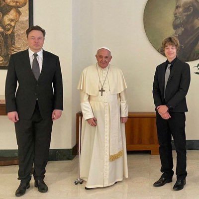 Am kai musk 🇺🇸 a son of 🚀 Elon musk 🪐the CEO of Tesla. I don't speak ill of my dad be careful of those imposters pretending to be my dad out there