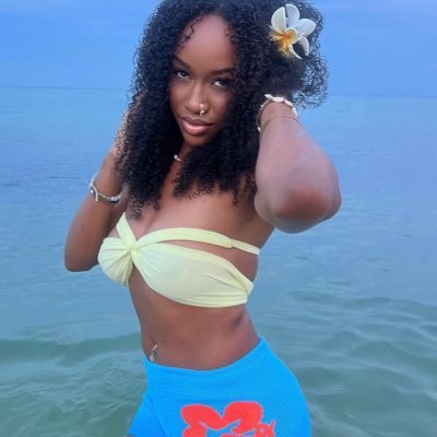 I'm all 4 women from Girlfriends. Fashion + Music enthusiast | 🇻🇮🇧🇸🇩🇲 | ♐️ | IG: amaniofficially