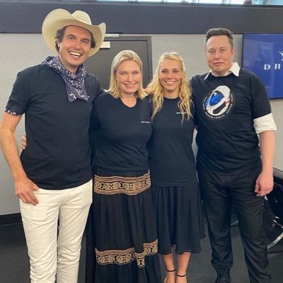 Tesla Team Member | Collaborating with Elon Musk to advance space technology and we're not just building cars we're driving the future of sustainable energy ⚡️