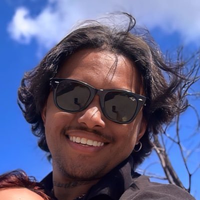 “Não aprendi a ver limites, apenas soluções. A falha não me impede, o risco não me assusta. Talvez seja minha doença, motivado por propósito, não por dinheiro.”