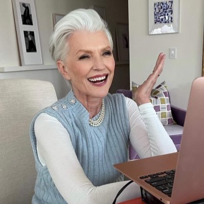 Author of A Woman Makes A Plan, now in 32 languages & 100+ countries 📖Doctor of Dietetics 🧑🎓Supermodel 😉💃ItsGreatToBe77 Manager:anna@mayemusk.com
