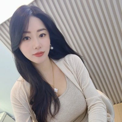 台灣36歲單親媽媽 離異獨自帶小孩 現兼職補貼家用中或許我人生的課題和磨練很多很漫長 好的成果總是會來的特別慢 我不想放棄 也沒有自暴自棄 到現在還在持續努力著 喜歡就追隨我吧 私聊+line