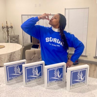 Professor of Social Work. #HealthyConnect #SIHE #Aging #SWTech I am a #Zetalady #Courageous #SOCWR #Author #SIHE #FirstGenDoc #JJMom. My Tweets!