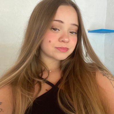 metade de mim quer voar e a outra metade ta lá no mundo da lua ʚɞ