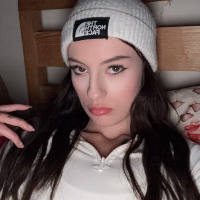 24 | cozy gaming + dbd | taurus bby | gym rat | 420 🍃 | i talk abt mental health and music a lot