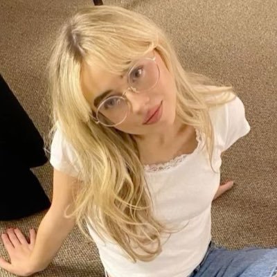 lesbianpopqueen's profile picture. im a lesbian and i love pop music 💕♿️
