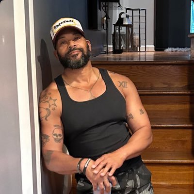 Ptrishalvarez's profile picture. ENDLESSLY CREATING MYSELF