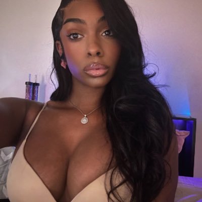 just an angel in a realm full of monsters and demons 💗..