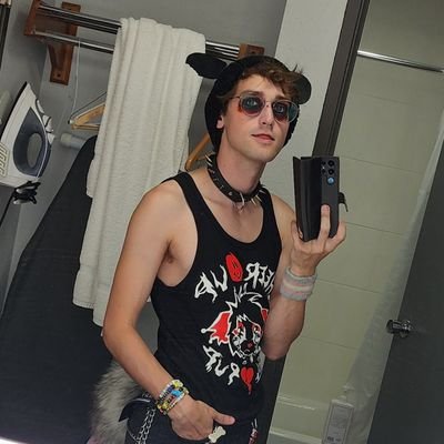 26 - bi - they/them - in an open relationship- follow my bf he's way hotter than me - minors dni