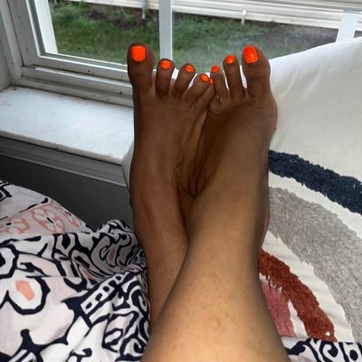 Gorgeous feet. 👣 I got a kink for kinks 😈 So know if you follow you bout to see some freaky shit ⭕️💢⭕️💢⭕️💢⭕️💢🌊 12 days til I cum