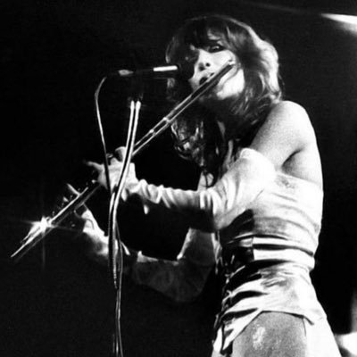 artestuda's profile picture. 21y || acadêmico de psicologia || devorando poesia teatro e música